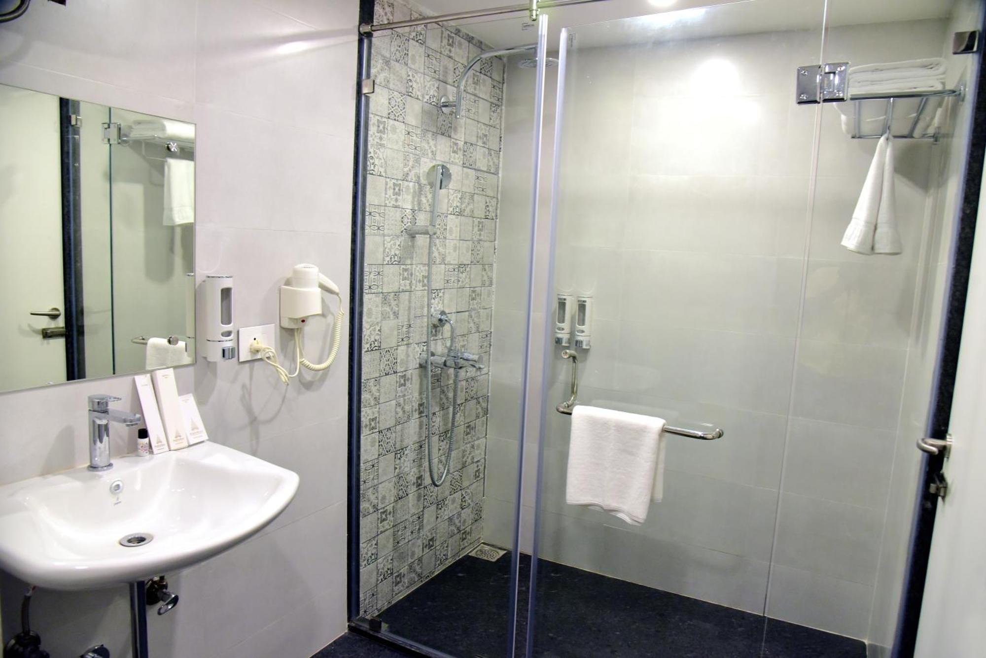 Hotel Rishiraj, Nagaon Nagaon  Εξωτερικό φωτογραφία